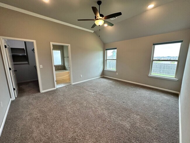 Building Photo - 4 Bed, 2 Bath Home for Rent in Edmond (Dee...