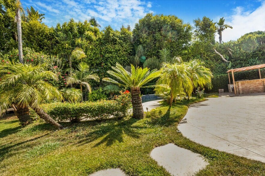 Building Photo - 114 S Layton Dr