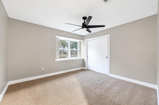 Building Photo - 5730 Old Lodge Dr