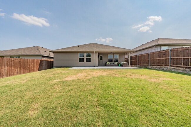 Building Photo - 1385 Dillard Creek Dr