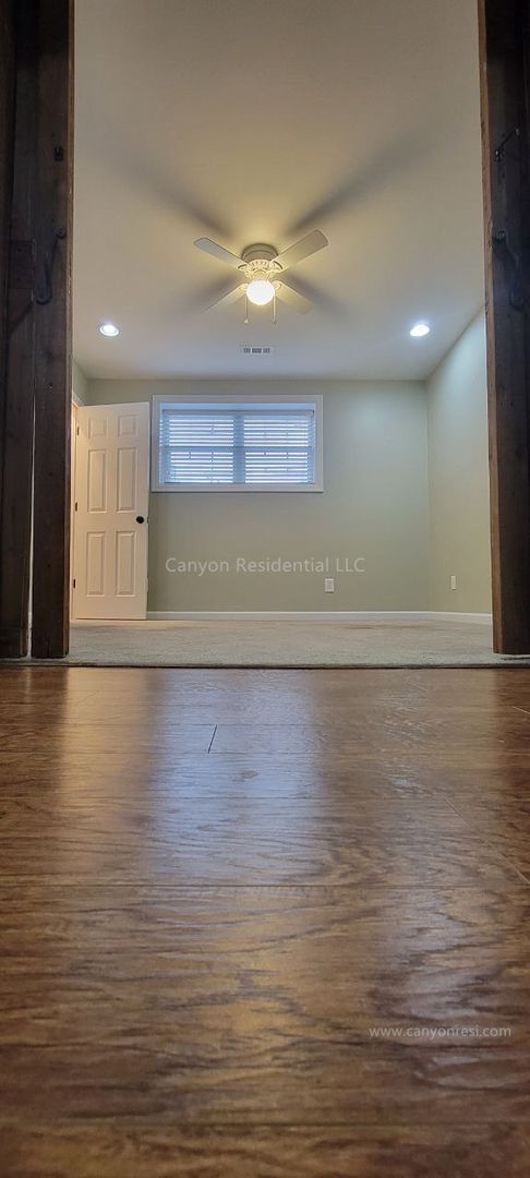 Building Photo - Recently Renovated!!Beautiful 4BR home.