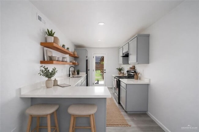 Building Photo - 1107 Shasta Ave W