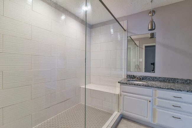 Building Photo - Affordable 2 bedroom in North Arlington