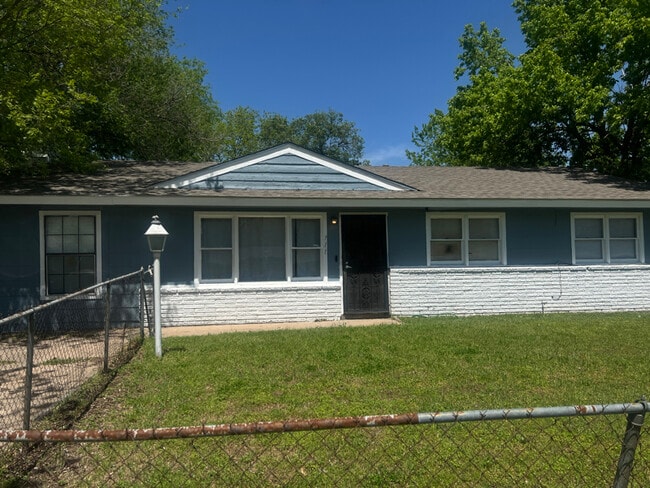 Primary Photo - 711 E 52nd Pl N