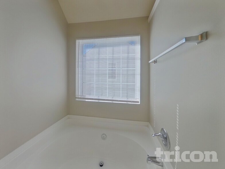 Building Photo - 5506 Linda Vista Ln