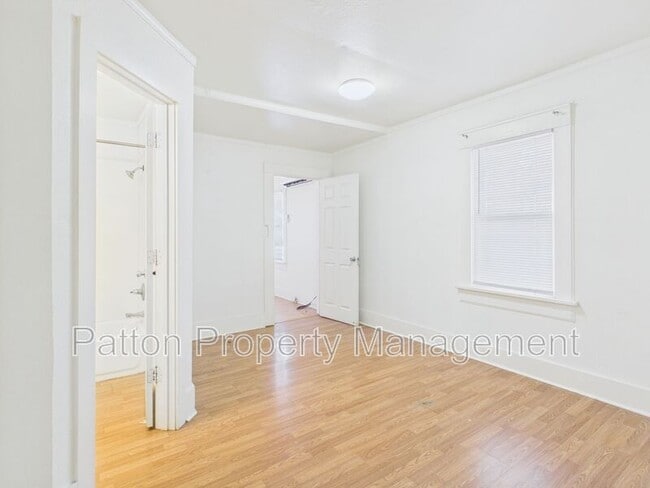 Building Photo - 612 SW 17th Ave
