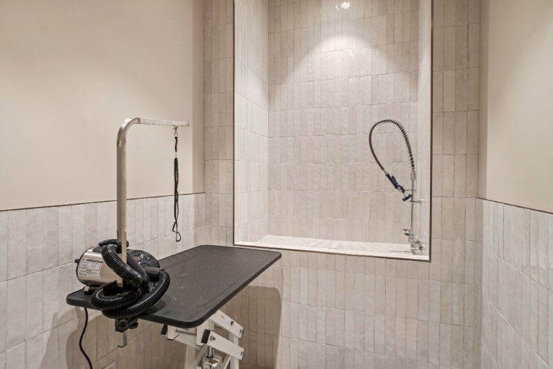 Building Photo - 510 S Damen Ave