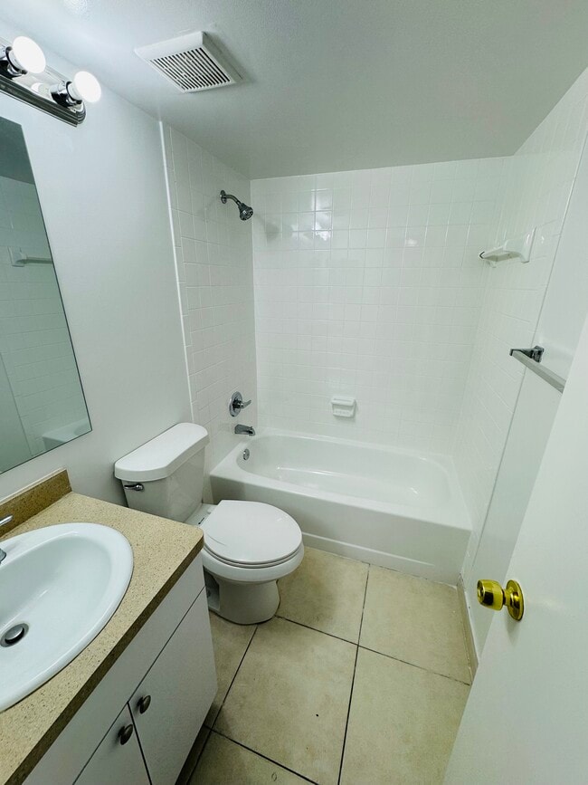 Building Photo - 8431 Royal Palm Blvd