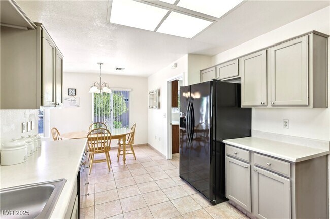 Building Photo - 3013 Sungold Dr