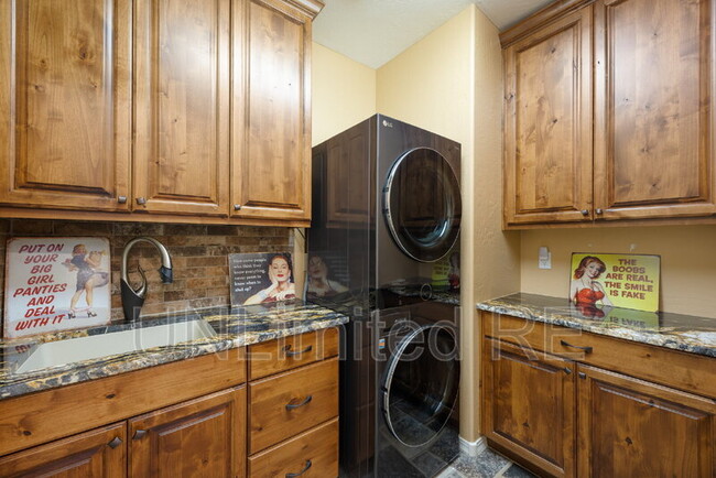 Building Photo - 674 Crosscreek Dr