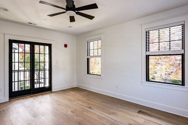 Building Photo - 20 E Redman Ave