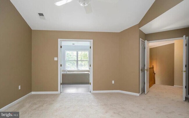 Building Photo - 8019 Moss Bank Dr