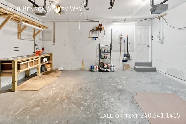 Building Photo - 2610 Henson Valley Way