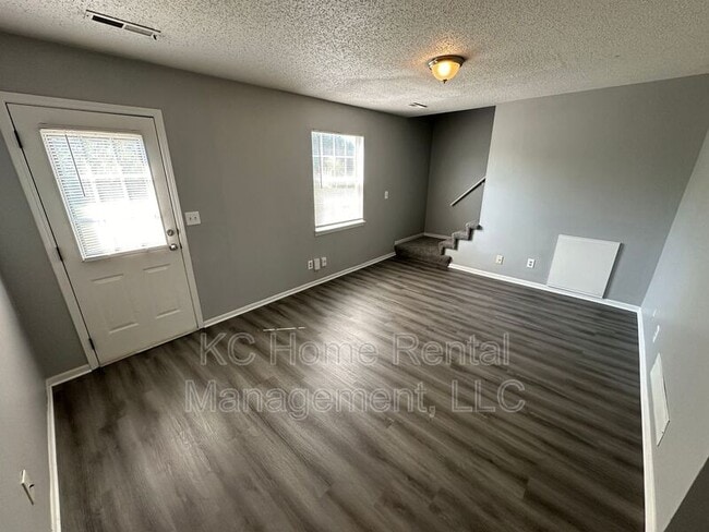 Building Photo - 506 A Skyvue Dr