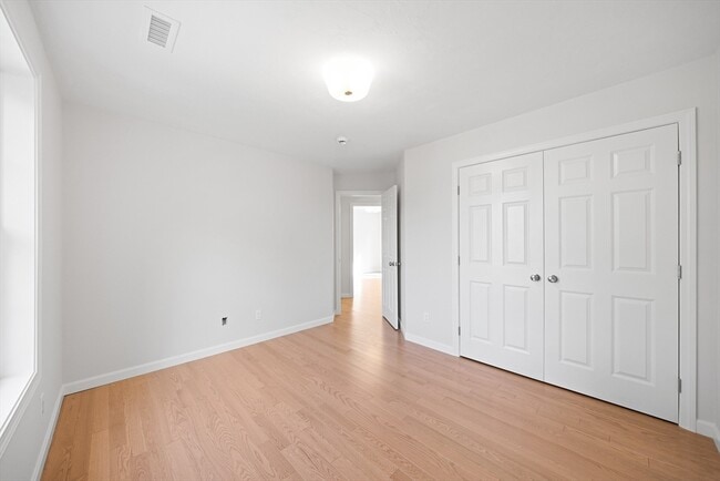 Building Photo - 47 Brookfield Rd