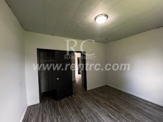 Building Photo - 410 Tenth-W