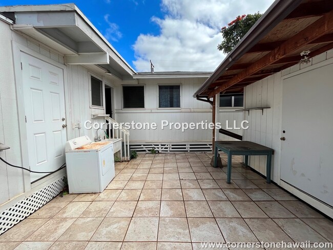 Building Photo - 87-136-136 Ma'aloa St