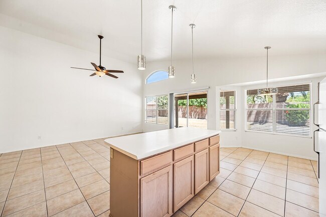 Building Photo - 5240 W Tonto Rd