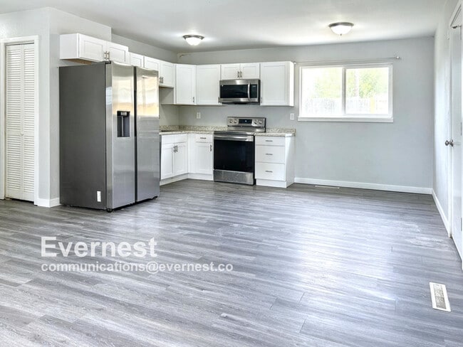 Building Photo - Cozy 3-Bedroom, 1-Bathroom Home in a Conve...