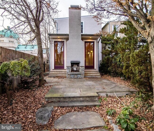 Primary Photo - 216 N Braddock St