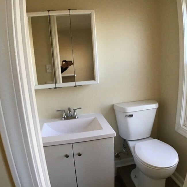 Building Photo - Beautiful 4 bedroom house in great Dolton ...