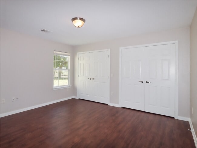 Building Photo - 7413 Blue Jay Dr