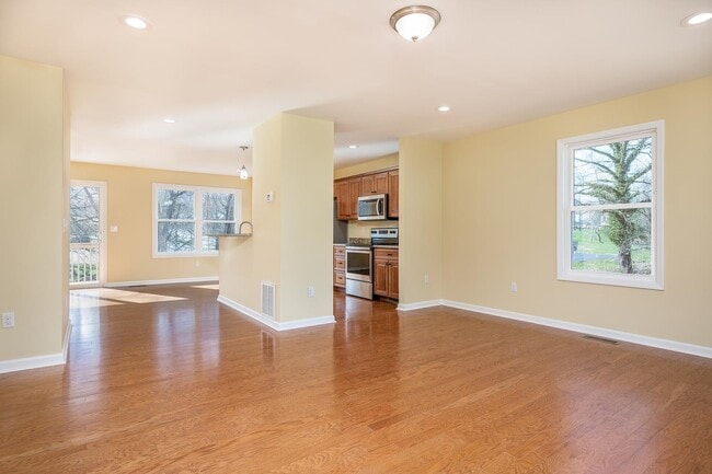 Building Photo - Modern Home in Shiloh!