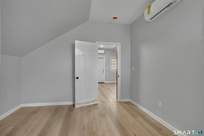 Building Photo - 196 Hartford Rd