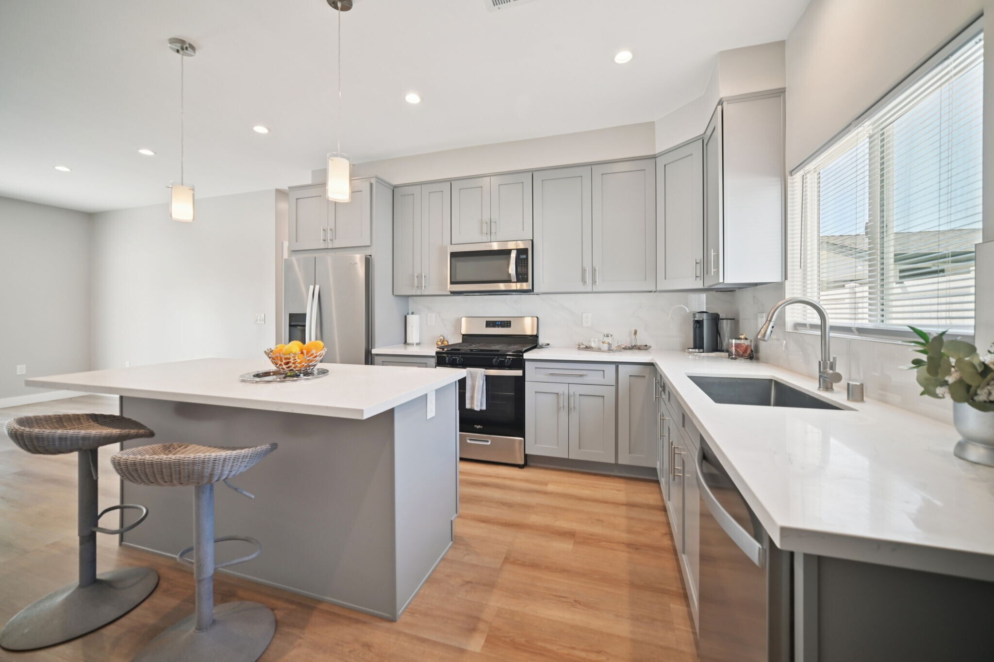 Building Photo - 8436 Oakdale Ave