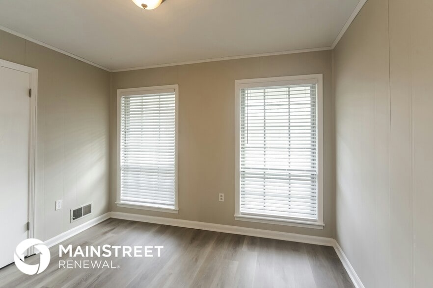 Building Photo - 2812 Lake Park Rd