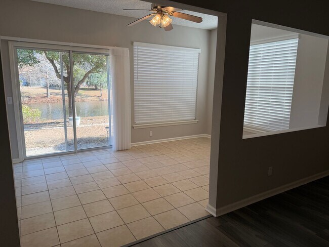 Building Photo - Beautiful Home in Sun City - Freshly Painted, New Flooring!