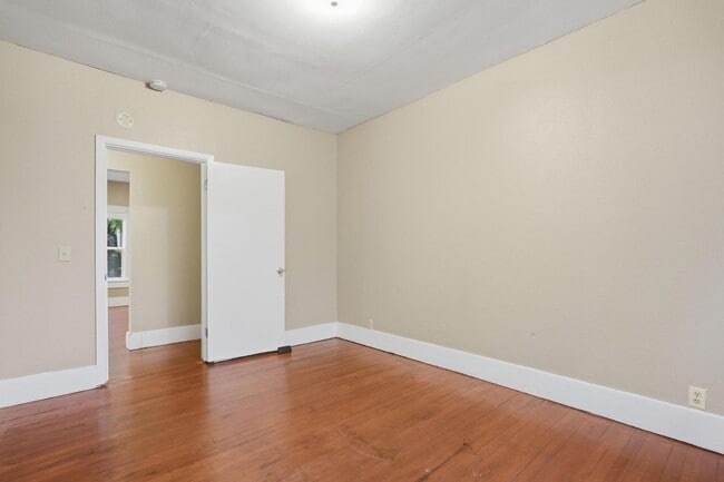 Building Photo - 1341 Hickory St