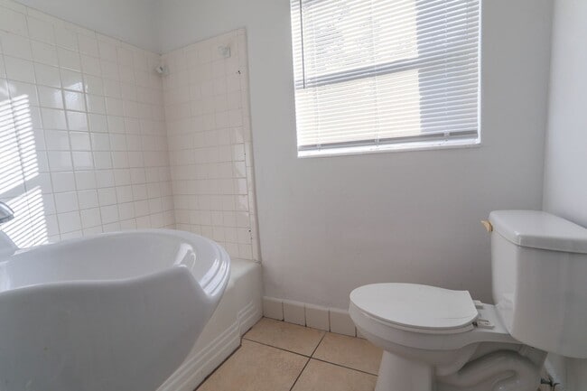 Building Photo - 5422 Lake Underhill Rd