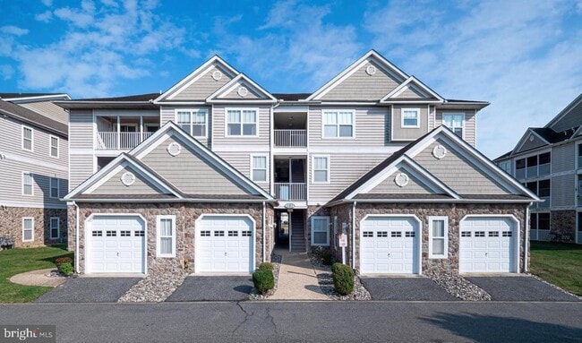 Building Photo - 3403L N Sagamore Dr