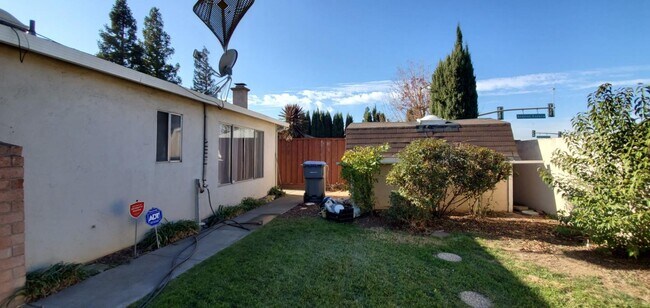 Building Photo - 7312 Phinney Way