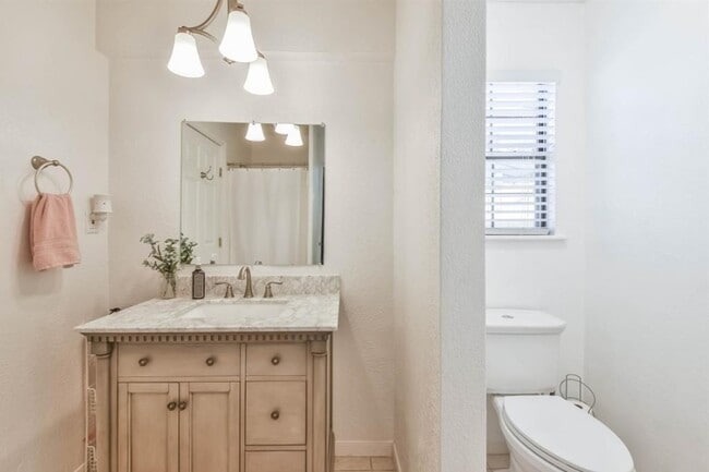 Building Photo - 606 Pine Bough Ln