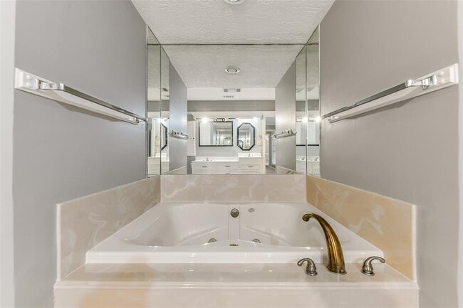 Building Photo - 16019 Stratton Park Dr