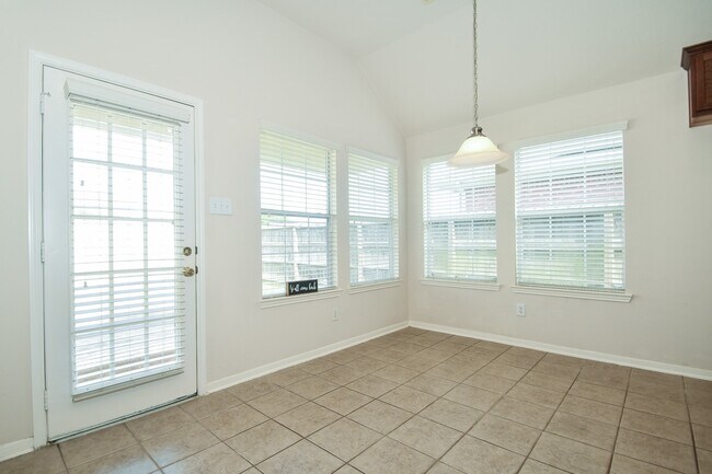 Building Photo - 128 Emerald Loch Ln