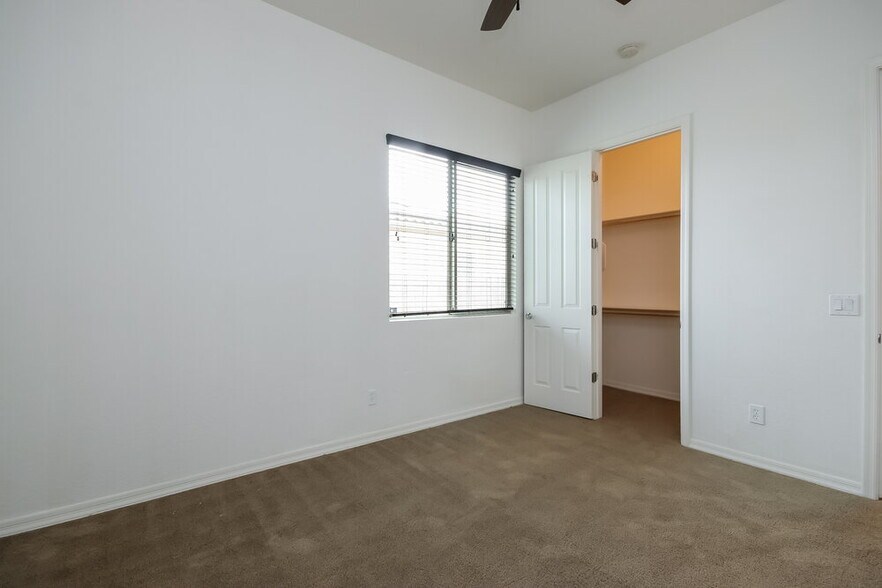 Building Photo - 5113 N 194th Dr