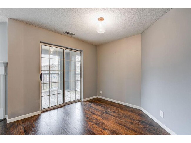 Building Photo - Available Oct. 7, 2024 - Beautiful 2 Bed /...