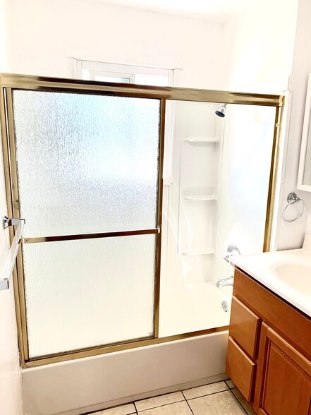 Building Photo - 6815 Moeser Ln