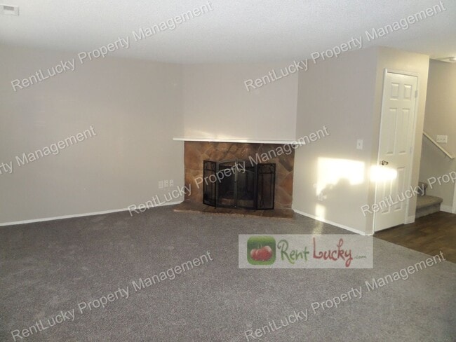 Building Photo - Freshly Updated 3-Bedroom Duplex w/Attache...