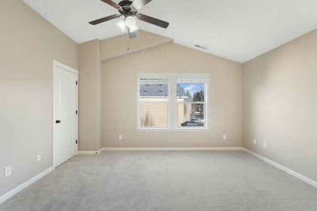 Building Photo - Beautiful  Home Great Location