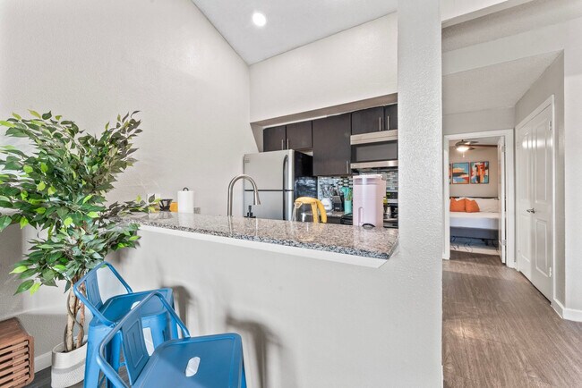 Building Photo - 2101 Elmont Dr