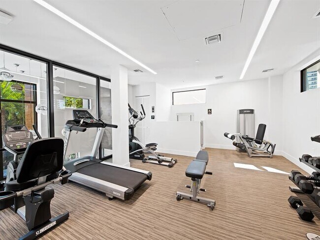 Building Photo - 3040 N Ocean Blvd