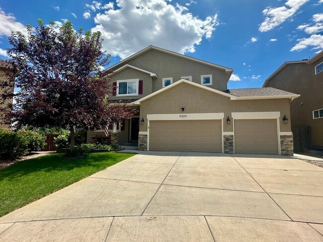 Primary Photo - Spacious 5-Bedroom Smart Home Near Peterso...