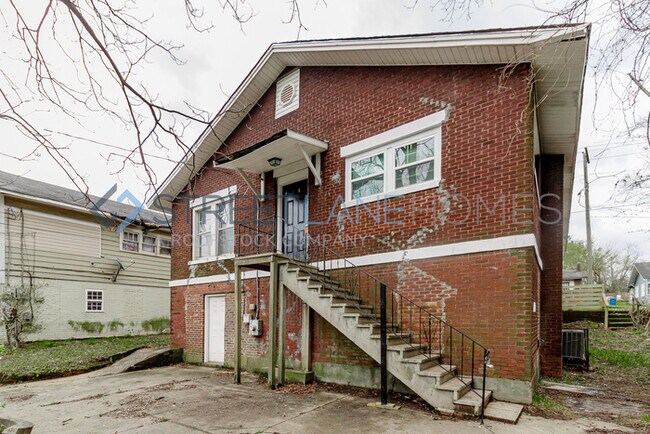 Building Photo - 250 Off First Full Month