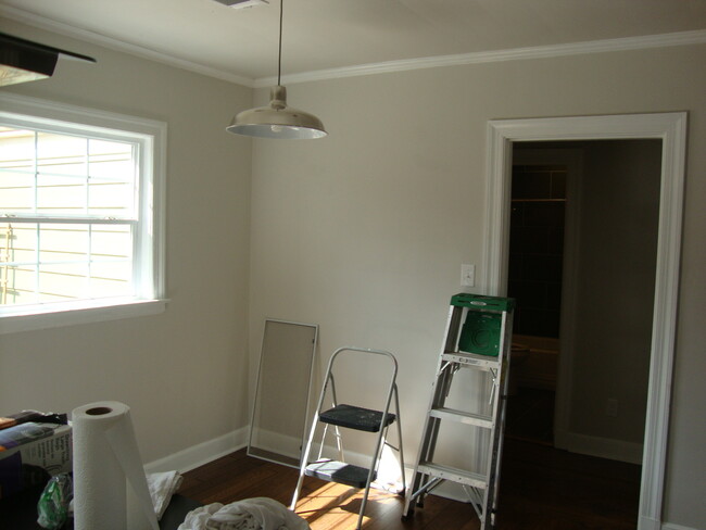 Building Photo - * Peabody 2br 1 bath duplex*