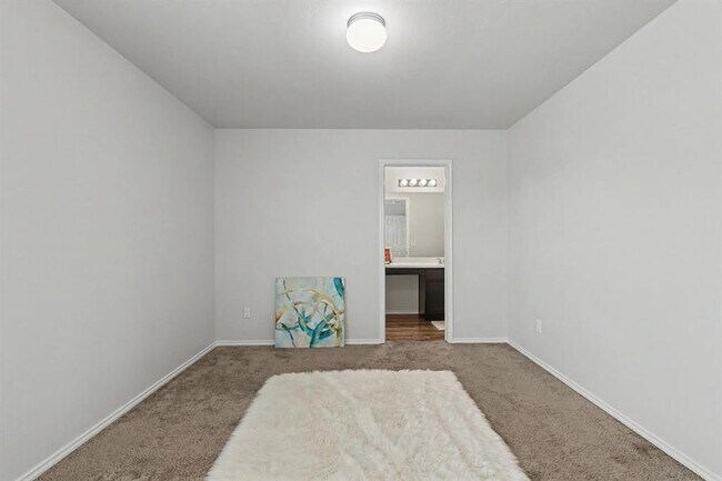Building Photo - 1007 N Deer Ct Way