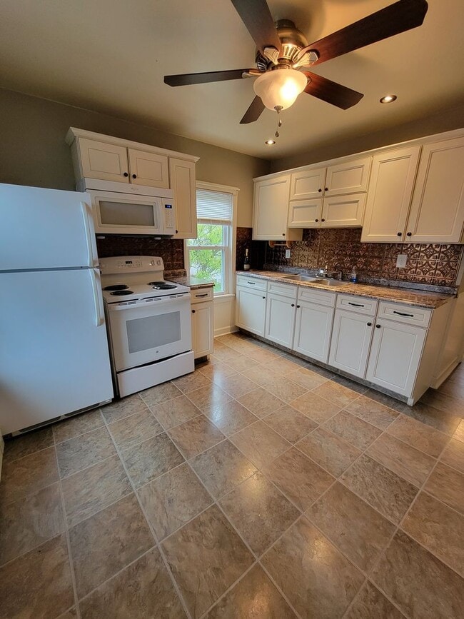 Building Photo - 5176-5178 Greenvillage Road